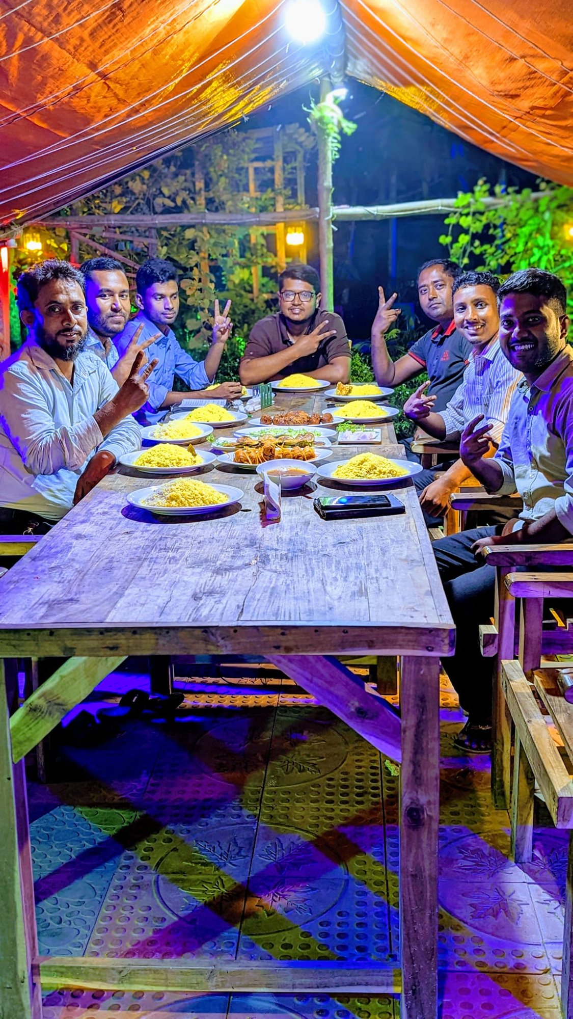 Friends Dining